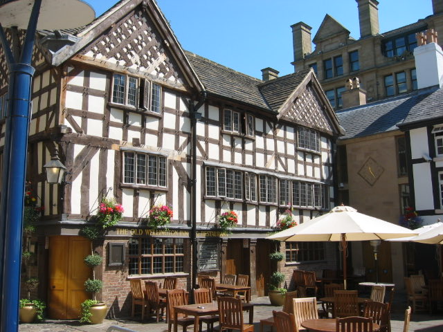 tipllit's tweet photo. Pub no.5 on our #7daypubchallenge is none other than the @oldwellington in the centre of Manchester. It may be ancient but you’re sure to fill your belly in The Old Welly… it has a great of range food, drinks and even outdoor seating!! https://t.co/dxKwxwbmsT