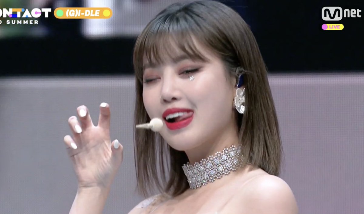 langxiao00's tweet photo. 끼 부리는 언니 단속하는 아기늑대 ㅋㅋㅋㅋㅋ https://t.co/otDWwje1oI