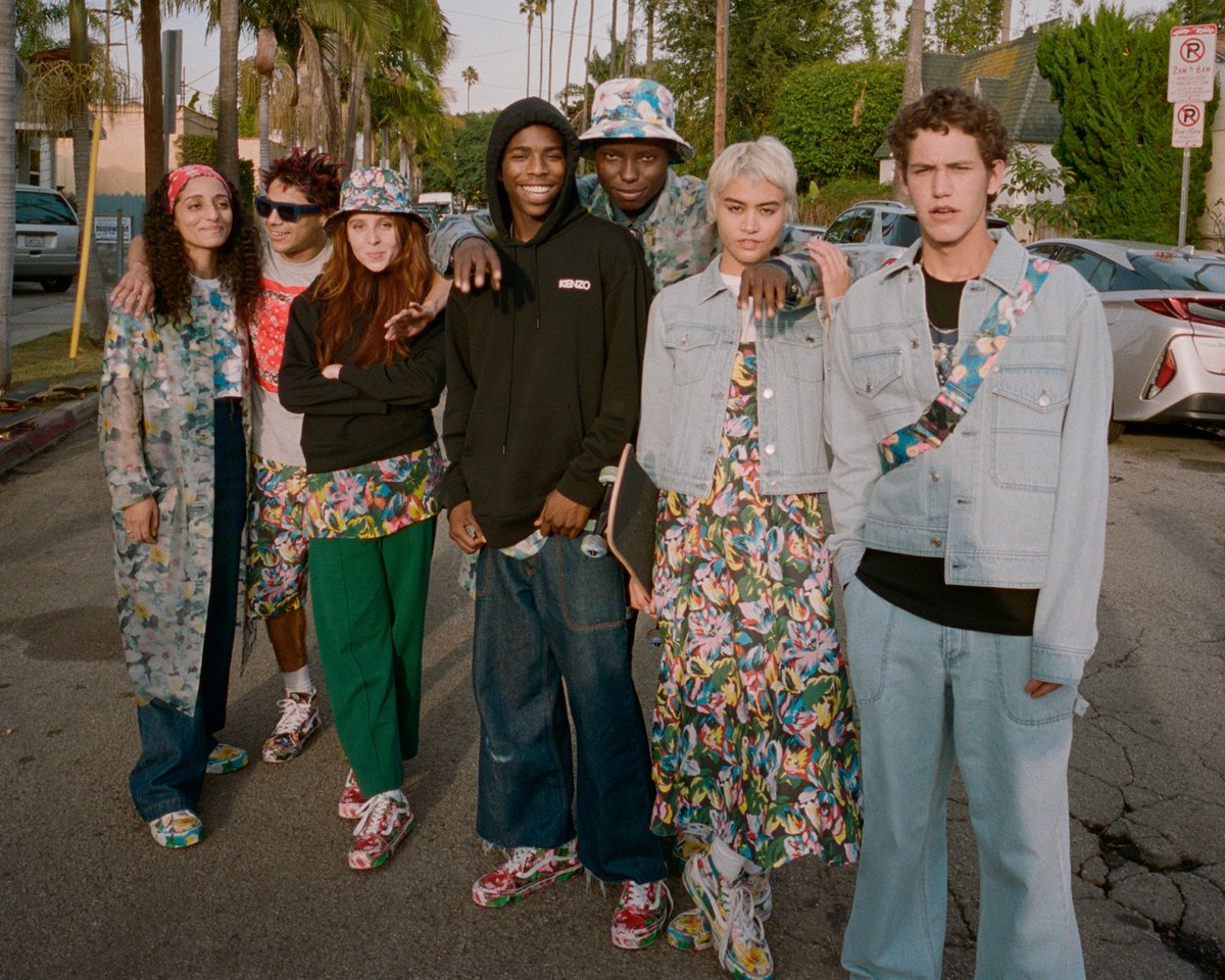 kenzo's tweet photo. KENZOxVANS
Shot by Ari Marcopoulos in Los Angeles, the new campaign provides an intimate insight into the lives of seven skater-friend!
Discover playlists curated by the cast and #AriMarcopoulos on the #KENZO @spotify #KENZOFOB https://t.co/FBgGNW9ZL5