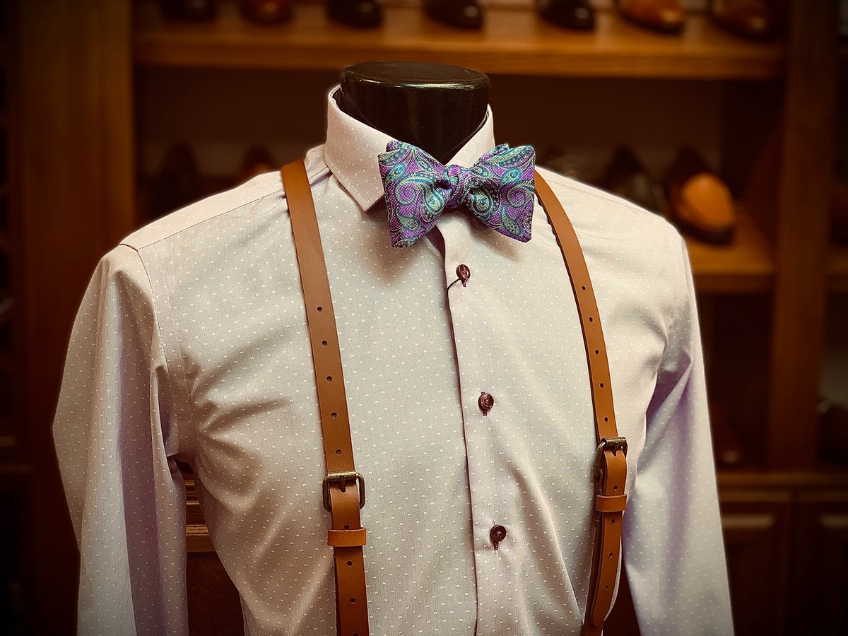 Teds_Clothiers's tweet photo. To all the hipsters...enjoy!
#tedsclothiers #jjsuspenders #leathersuspender #bowtie #dionneckwear #tailoredtoyou #wigens https://t.co/8V8pdtbPGk