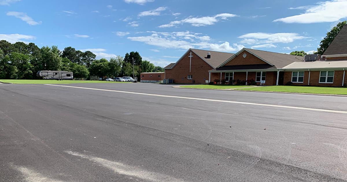 With restrictions in place due to COVID-19, an Alcoholics Anonymous group needed a way to continue meeting while practicing social distancing, so Virginia Beach Church of the Nazarene opened it’s parking lot for the group to use. #Nazarene #WeShareHope 
nazarene.org/article/virgin…