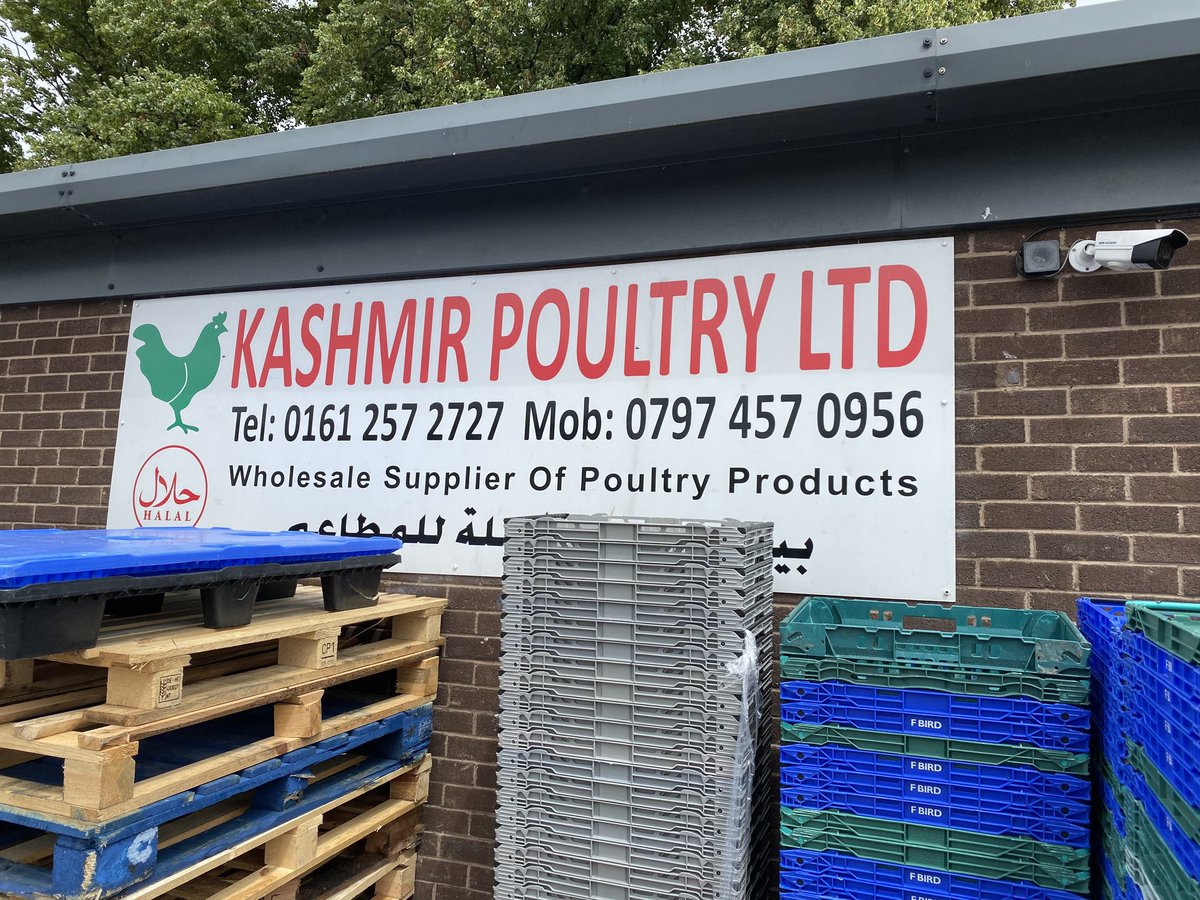 CllrCh's tweet photo. Thank you very much Haji Zafar IQBAL of Kashmir Poultry Manchester  for making a massive donation to Oldham Foodbank, UKeff and Planet Mercury https://t.co/cpYcjvhj0d