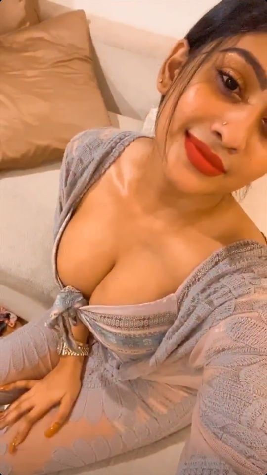 ActressPiumi's tweet photo. How is it Guys 😍♥️

My New Insta I'd Link : https://t.co/ATSaNUkh83 Follow Me Guys 🝤❤

 #piumihansamali #GoodNightEveryone https://t.co/IdLu66eu4R