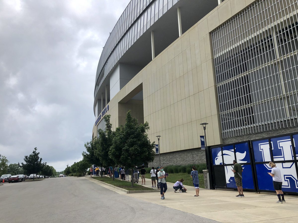 FollowBolson's tweet photo. Hundreds of voters waiting in line outside of Kroger Field in #Lexington, Ky., at 11:30 a.m. today to cast their votes in Kentucky’s #Primary #Election. #LexKy #Vote #ElectionDay #KrogerField https://t.co/9ZmqItkTeo