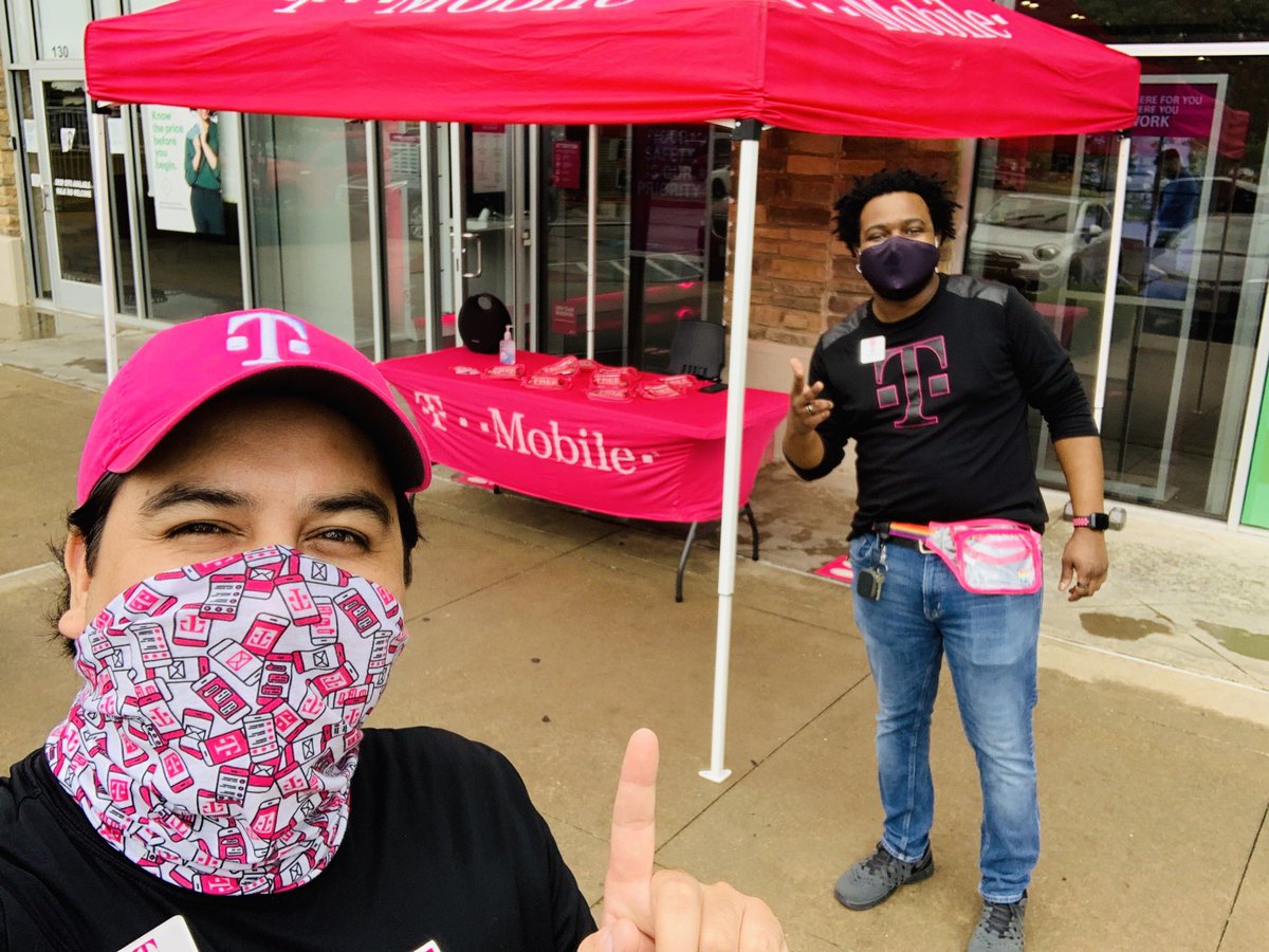 iamjmhq's tweet photo. T-Mobile Loop 288 is ready for this #TMobileTuesdays!!! Come check us out in #Denton 🙌 #TMobile 🔥🌈 @JonFreier @cjgreentx https://t.co/Q6rX5Rfyaf