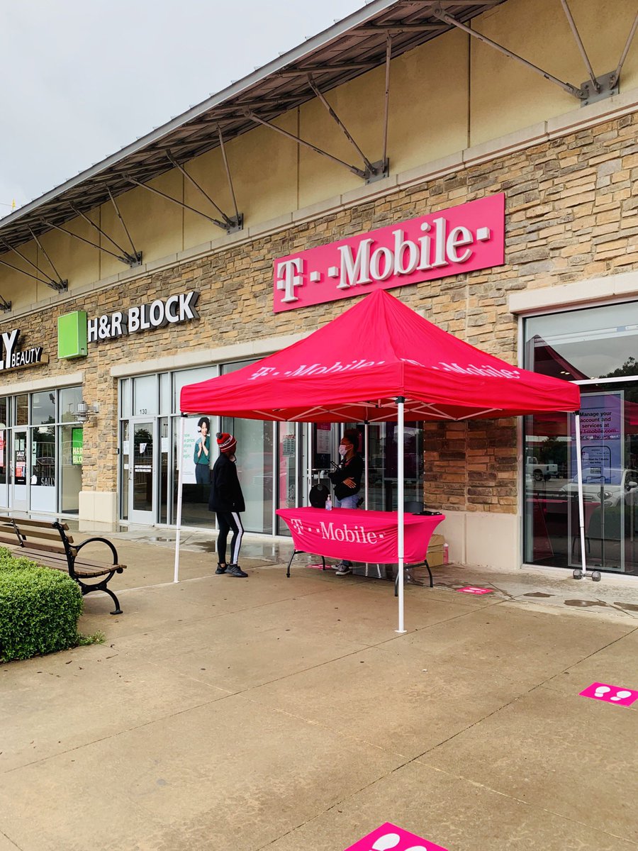 iamjmhq's tweet photo. T-Mobile Loop 288 is ready for this #TMobileTuesdays!!! Come check us out in #Denton 🙌 #TMobile 🔥🌈 @JonFreier @cjgreentx https://t.co/Q6rX5Rfyaf