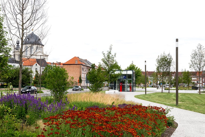 In heel wat Vlaamse steden is een groenere aanleg van het openbaar domein te merken. In <a href="/StadMechelen/">Stad Mechelen</a> is eerste deel van het Vestenpark gerealiseerd. landizer.net/vestenpark-hen… via <a href="/landizerblog/">Landizer</a>