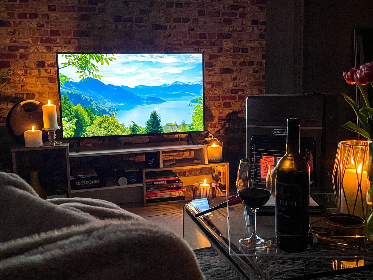 Luyanda_Maf's tweet photo. Candles on , music jamming, heater on, fur throw, a bottle of Meerlust 😍🥰
I can never stop thanking God for bringing all the opportunities that allow me to make this life for myself. Can’t stop being grateful ✨ https://t.co/go8A5Ae58H