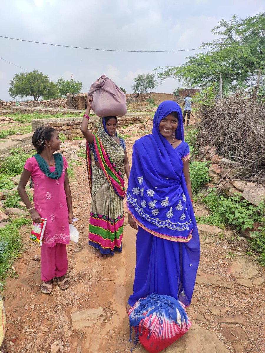 divyanshu_hope's tweet photo. Worth the efforts!!
#Hopewelfaretrust team reached out to the neediest tribes (Adivasi, Vanvasi, and Kol) of Naxal affected villages.
#GreenGroup women were instrumental in identifying the neediest and thus helped to spread smiles all across.
#FeedIndia #GreenGroup https://t.co/QLpDutJqne