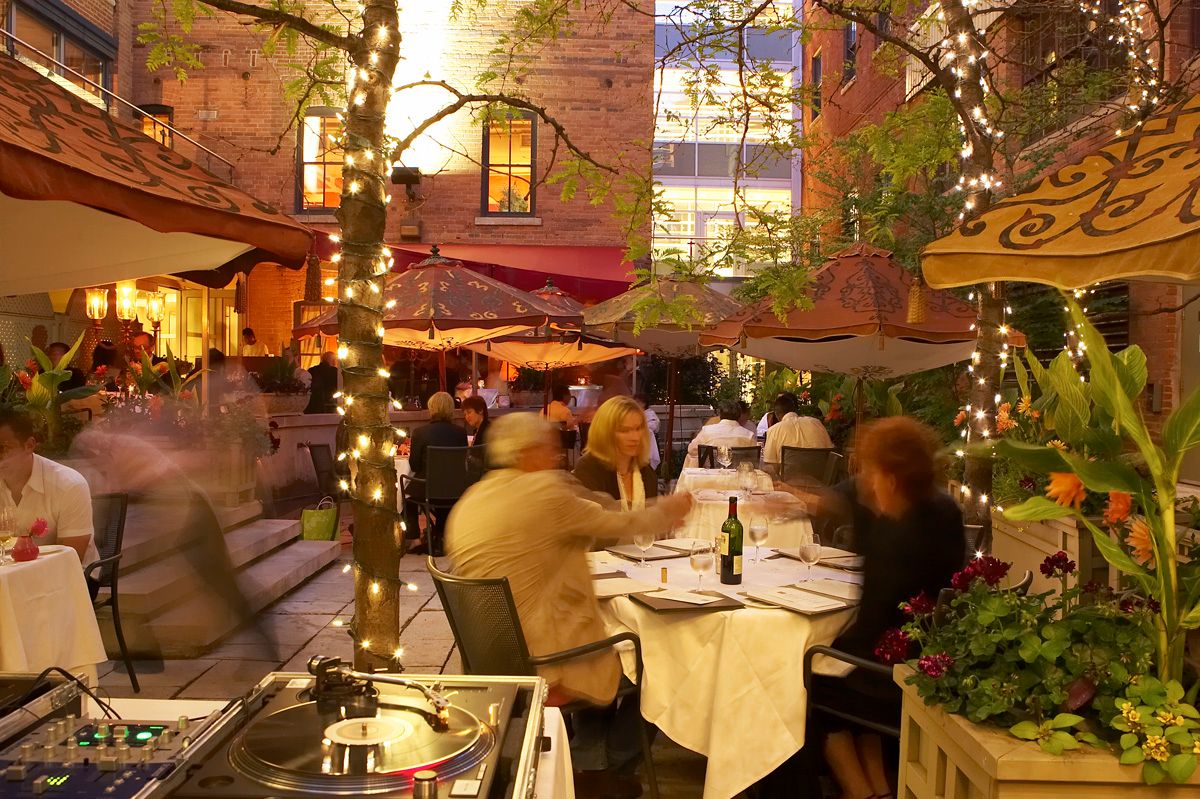verityonqueen's tweet photo. #VerityMembers WELCOME BACK! Courtyard Dining Opening June 26. We're so excited to see you! https://t.co/rxKxhiv5z3 https://t.co/j4HfEQivT1