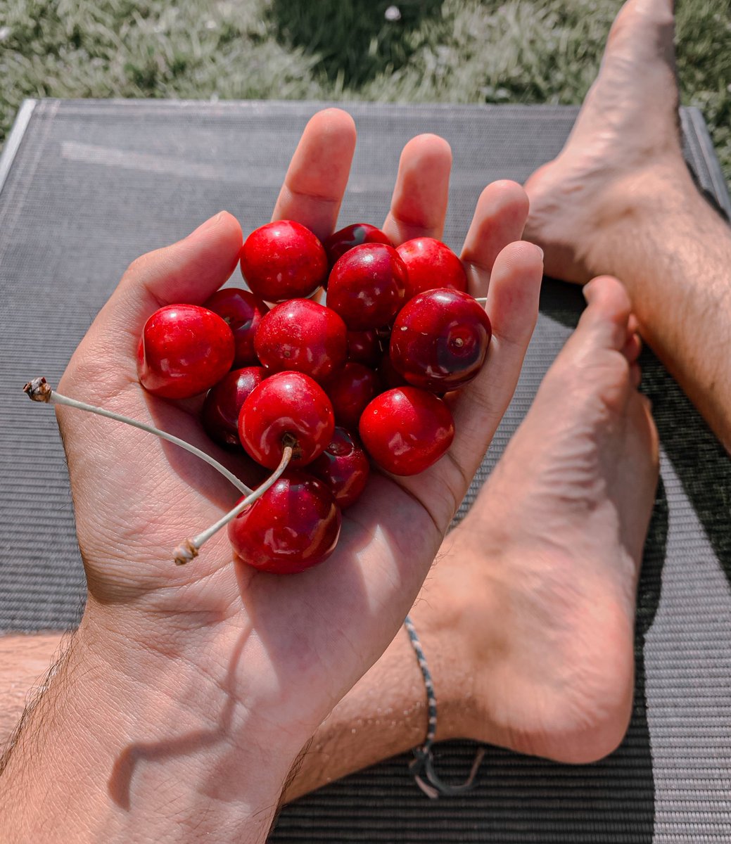 flo_pitch's tweet photo. C’est doux 🍒🌞 https://t.co/bITioRQyQL