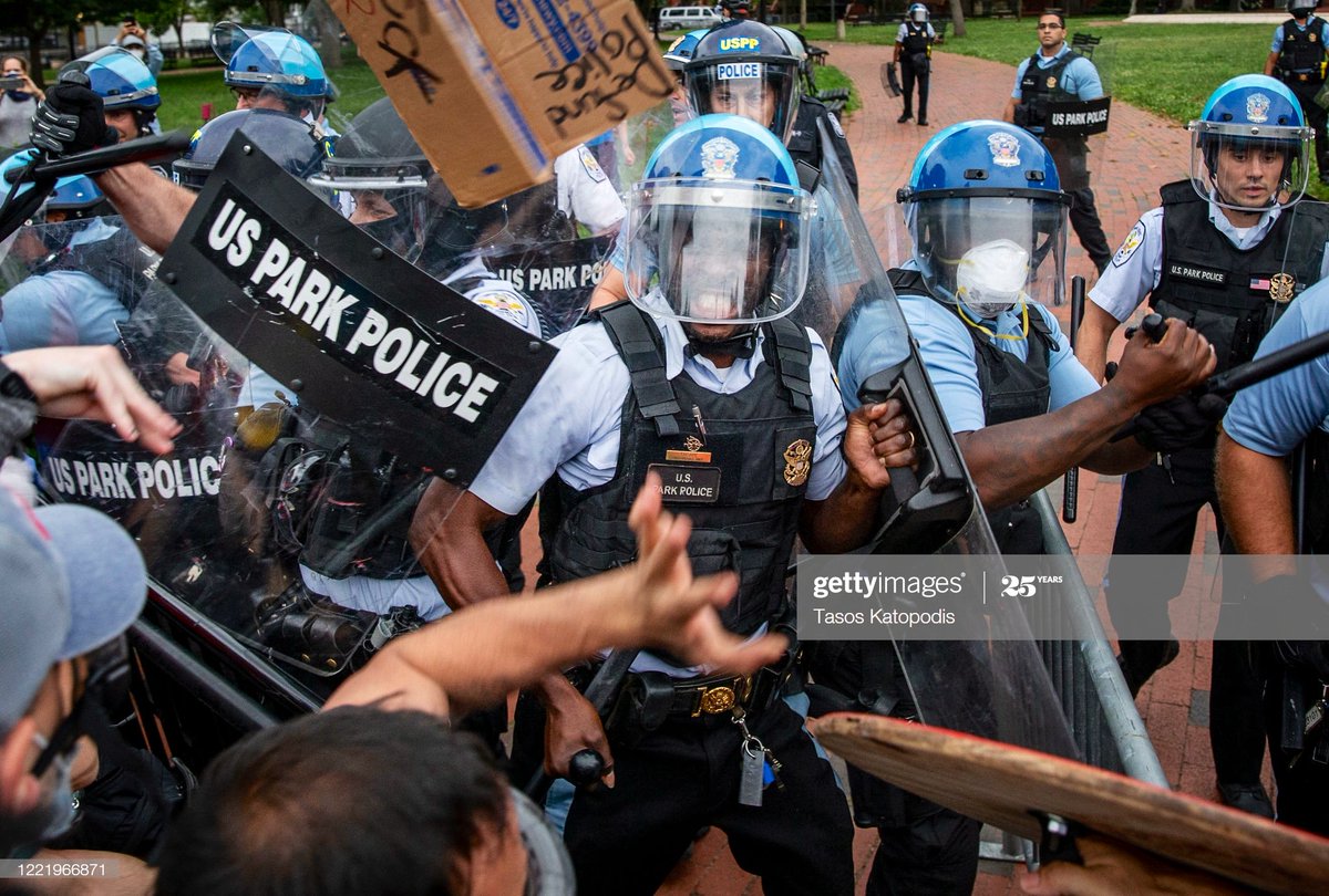 U.S. Park Police clash with protesters as they try to pull down the statue of #AndrewJackson in Lafayette Square near the White House 📸 @tasosphotos @GettyImagesNews #dcprotest #photography