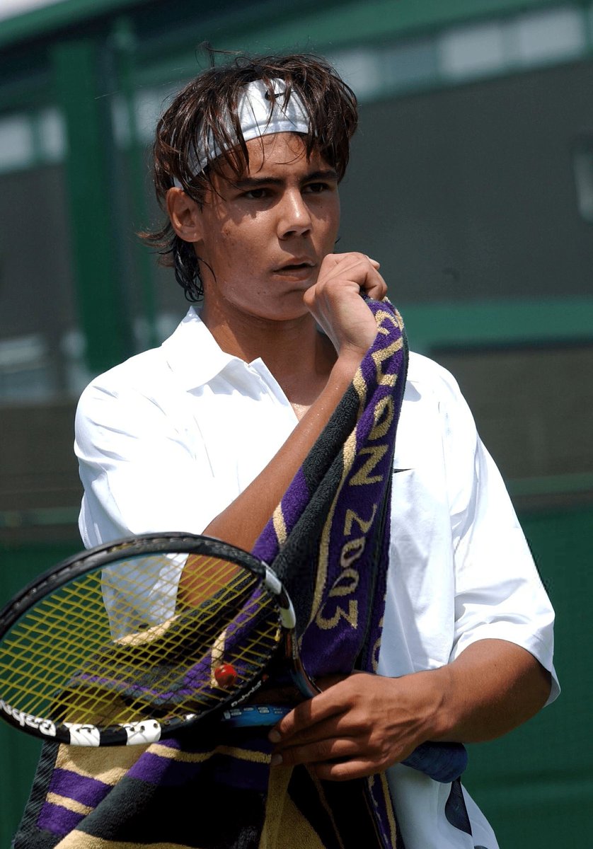 Jeu_Set_EtMatch's tweet photo. Le 23 juin 2003, il y a 17 ans jour pour jour, Rafael #Nadal 🇪🇦, âgé de 17 ans et 76ème mondial, disputait le tout premier match de sa carrière en Grand Chelem à #Wimbledon ! Il avait éliminé Mario #Ancic 🇭🇷 6-3, 6-4, 4-6, 6-4. L'année du 1er trophée 🏆 de Roger #Federer 🇨🇭... https://t.co/rrcTu2aNrP
