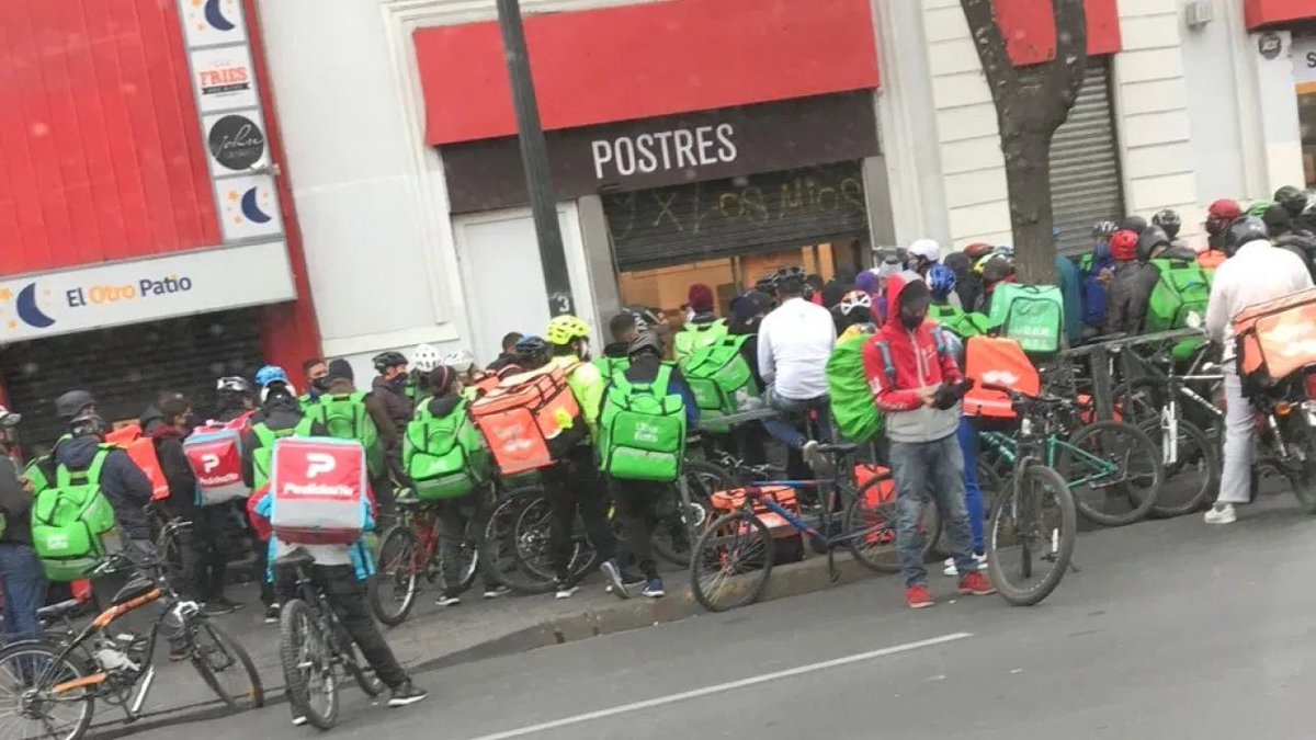 Conductores de Transantiago y app's, igual que repartidores, son de los más afectados por la pandemia. Esta encuesta busca entender mejor cómo han sido afectados. Si nos pueden ayudar difundiendo el link (o haciendo RT), sería de gran ayuda!
corexmsz6l4dhw3ds37s.ca1.qualtrics.com/jfe/form/SV_6Y…