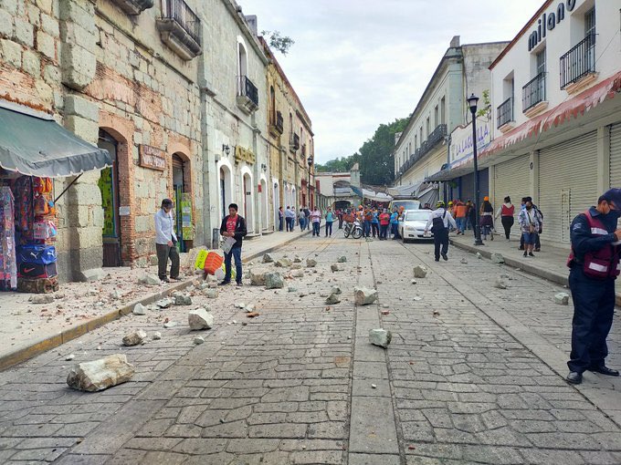 curiosos0's tweet photo. 🚨¡ÚLTIMO MINUTO! 🚨
Sismo de magnitud 7.1 con epicentro en Crucecita Huatulco, Oaxaca. 
Ocasionó daños en el Centro Histórico de la Capital. https://t.co/c3bwOS9A4h