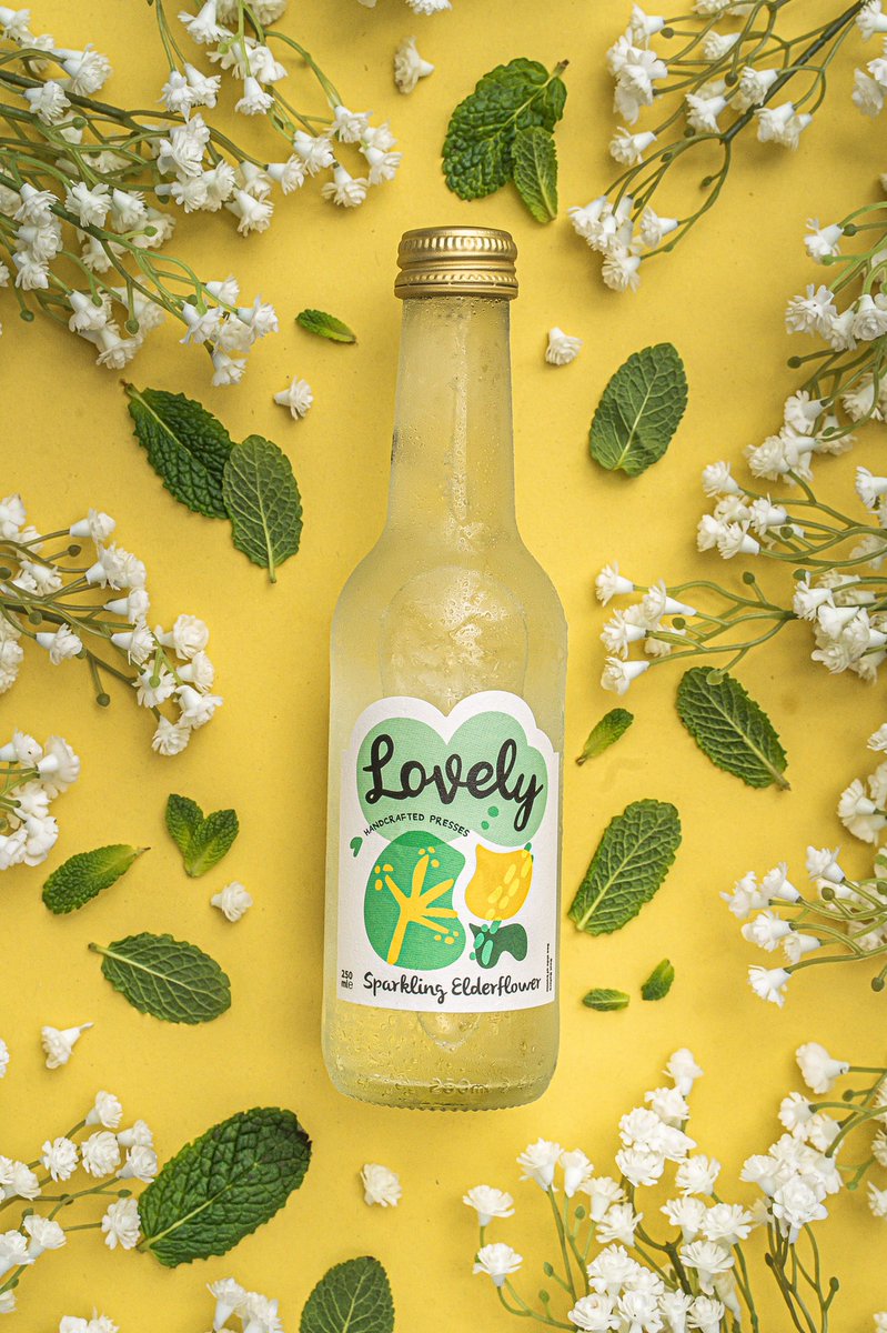 creative_proof's tweet photo. A lovely line up 😍
These shots are a great example of how basic backdrops and a few simple props can make a product pop, even if you don’t have a studio set up💡 👍
Which of these @lovelydrinks would you like to sip on? 🍹
#lovelydrinks #futureproofcreative #summerdrinks https://t.co/SZXWQXnLxp
