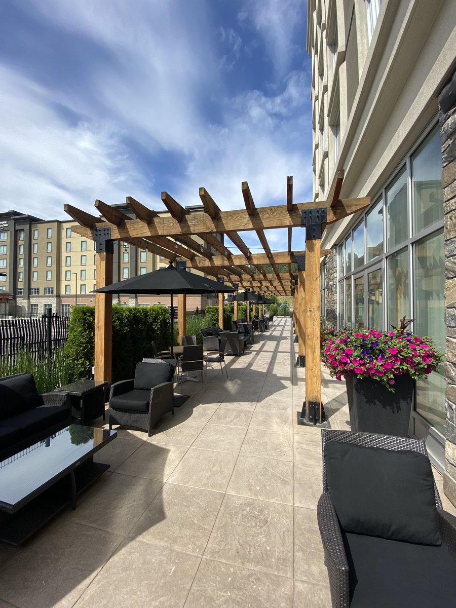 Experience the best of the Okanagan this summer on the patio at Gulfstream! Join us 7 days a week for tasty bites and refreshing drinks.