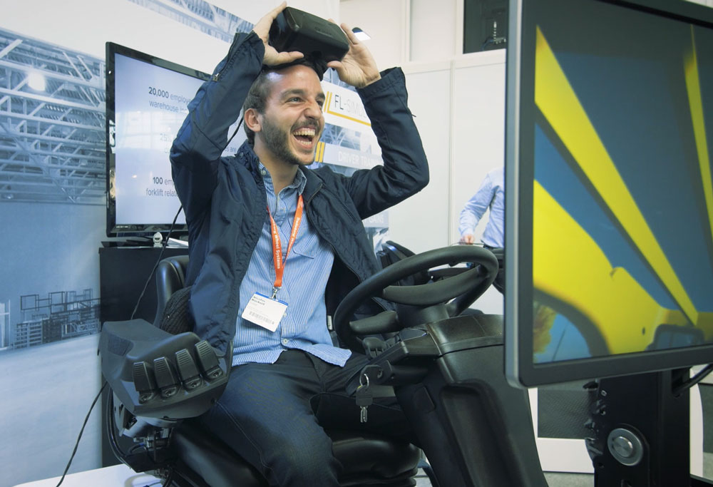 10 Golden Rules To Give A Successful Virtual Reality Demonstration To Forklift Operators: forklift-simulator.com/2020/06/23/10-… 
#logistics #education #ecommerce #forklift #VirtualReality  #business #safety #VR #technology #tech