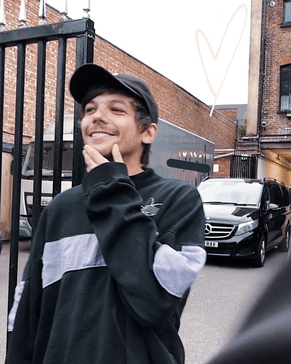 louis tomlinson: the kindness the media doesn't show you & why we love him so much.— ; a thread