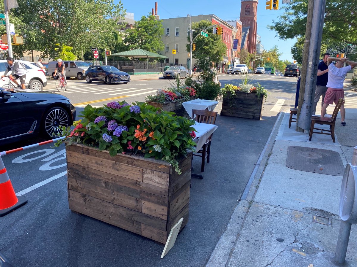 LICPartnership's tweet photo. Many of our beloved LIC restaurants are reopening with outdoor dining! Get out and enjoy the beautiful weather with a socially distanced meal outside at your favorite LIC restaurants and #SupportLICLocal @centropizzabar @maderacubangril @bellaviaLIC @Bierocracy https://t.co/WqNwwWQFsZ