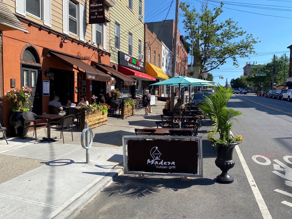 LICPartnership's tweet photo. Many of our beloved LIC restaurants are reopening with outdoor dining! Get out and enjoy the beautiful weather with a socially distanced meal outside at your favorite LIC restaurants and #SupportLICLocal @centropizzabar @maderacubangril @bellaviaLIC @Bierocracy https://t.co/WqNwwWQFsZ