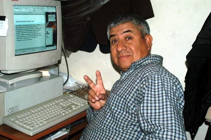 snvelasquez's tweet photo. Luego de varios días de luchar por su vida, murió el fotoperiodista y Bombero Municipal y Voluntario Roberto Sánchez, quien deja una larga trayectoria dentro del periodismo y los bomberos de ambos cuerpos.
Raúl  ##CVB https://t.co/vprC3OkZGm https://t.co/qmFBt8EqHm