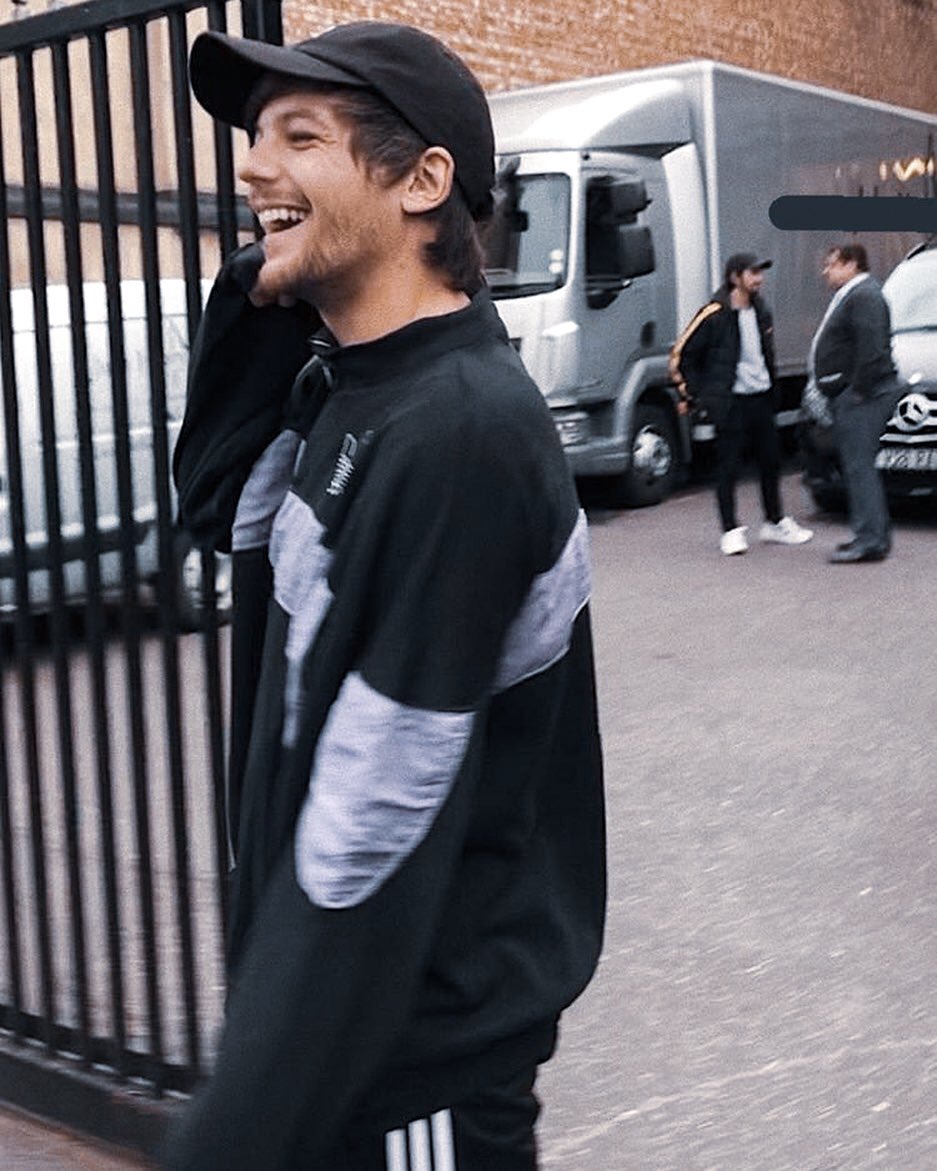 louis tomlinson: the kindness the media doesn't show you & why we love him so much.— ; a thread