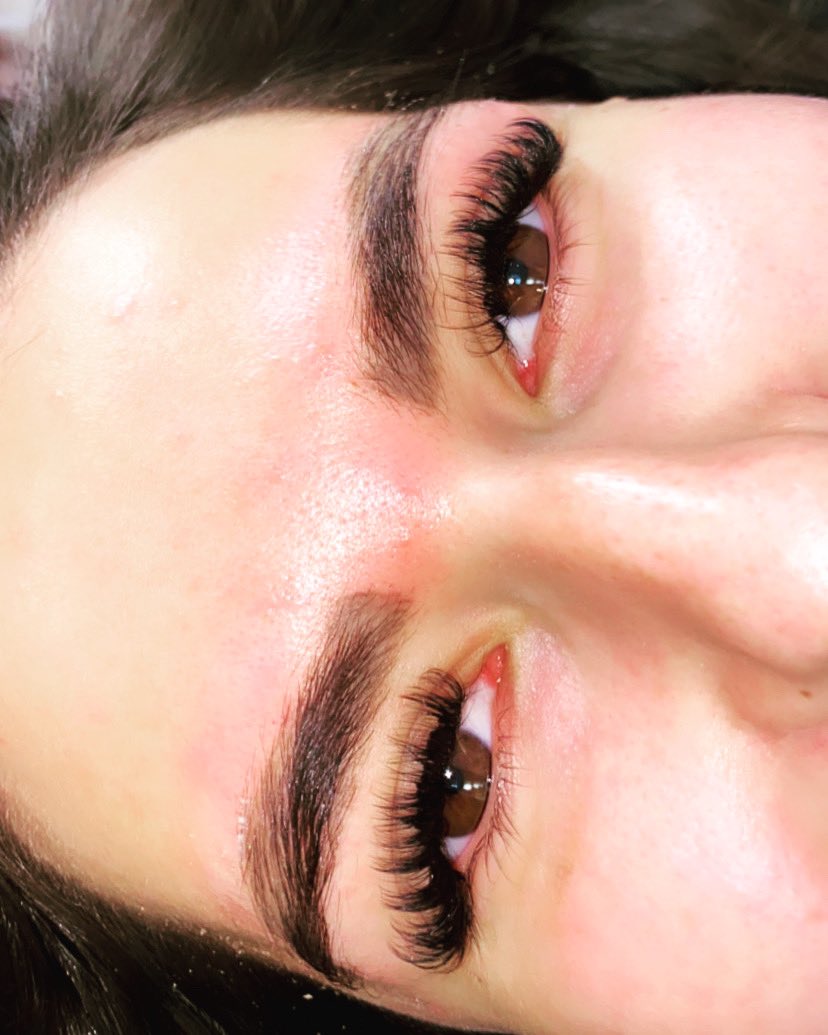 olivialavelle1's tweet photo. Can everyone please follow my lash Instagram or retweet this as I’m back working doing lashes and brows, contrary to Bojo’s stupid decision. Anyone who wants to moan please feel free to pay my rent ✌️✌️ https://t.co/Dx7ijh2XgH