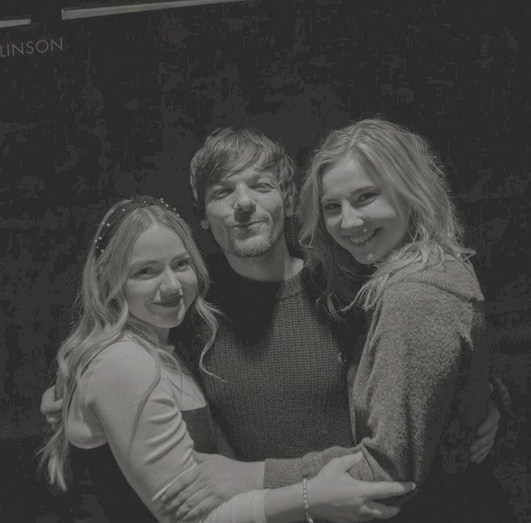 — his relationship with louieslouis treats his fans like we're his best friends. he makes us feel comfortable, open & loved and that's the best thing about him bc it's rare to see a celebrity who treats their fans that way.