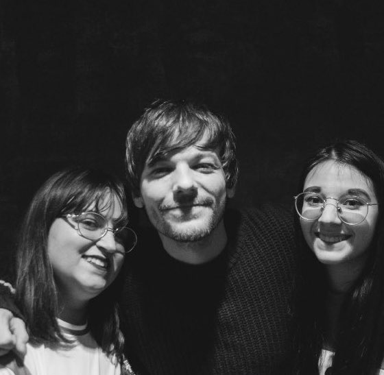 — his relationship with louieslouis treats his fans like we're his best friends. he makes us feel comfortable, open & loved and that's the best thing about him bc it's rare to see a celebrity who treats their fans that way.