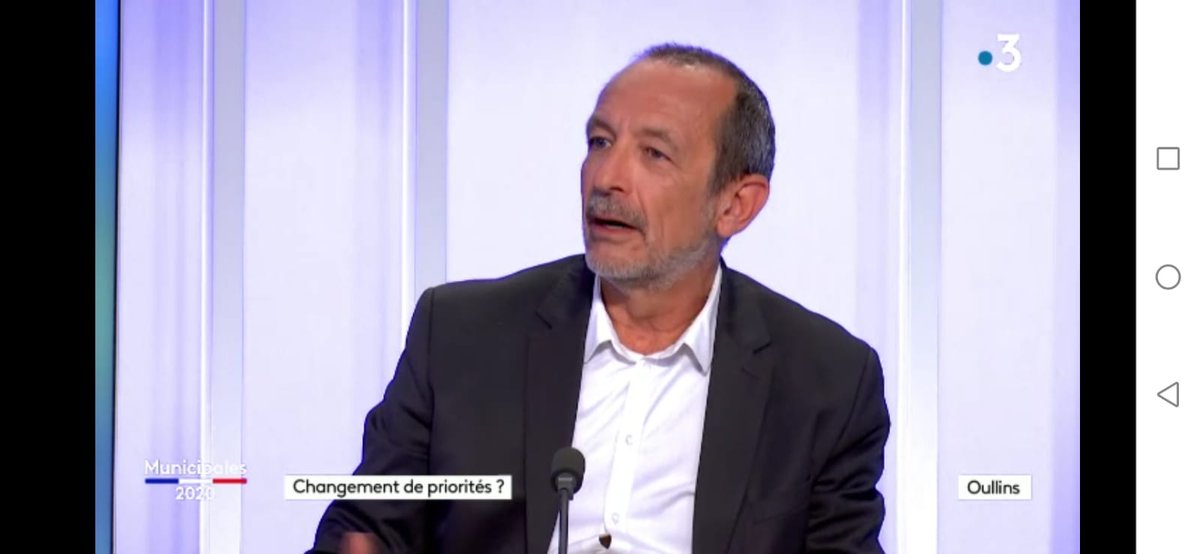 AgirOullins's tweet photo. .@JCKohlhaas : "La crise a révélé beaucoup de fragilités sur lesquelles les écologistes alertent depuis plusieurs années"
#débat #Oullins #Municipales2020 
#LeTempsDAgir #Pour1VilleHumaine https://t.co/KYrpJD6SYM