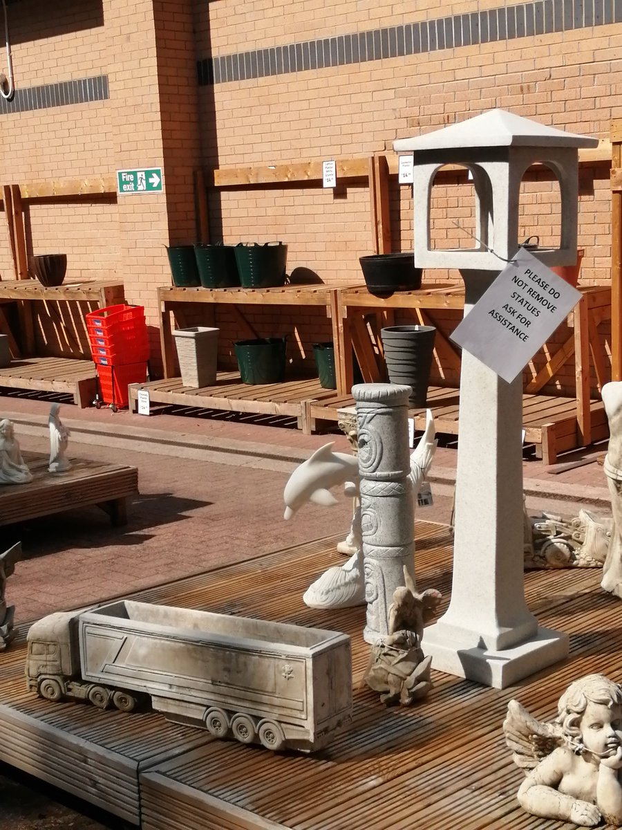 aBouT tIme SOmEone atood uP 2 ThEsE #looneylefties #freetommy