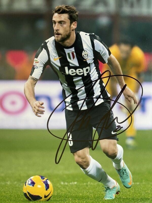 LoglcalThesis's tweet photo. GIVEAWAY: Up for grabs is a signed Claudio Marchisio photo, all you gotta do is retweet this tweet &amp; follow me 😎 winner chosen within 2 weeks! Thanks for the awesome support here and @TopBinsTalk_  lately everyone! https://t.co/6mPE3D2JIs