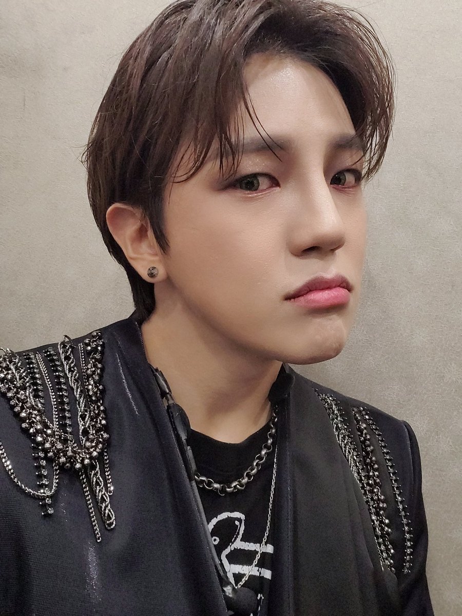 official_ACE7's tweet photo. [#에이스_동훈]
오랜만에 초이스와 함께 무대하는 느낌이라
행복했습니다! 
늘 초이스 곁에 있는 에이스가 될게요
앞으로의 에이스도 기대기대!!
#초이스 #에이스
#CHOICE #ACE
#KCON #케이콘 #KCONTACT https://t.co/8rEuQLtcSf