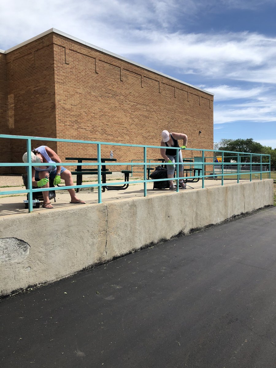 These ladies have been working hard <a href="/WGWolves1/">williamgrayson</a> doing every job thrown in front of them! So happy they are a part of our team! #learningtogether #painting #freshinguptheplace <a href="/PrairieSouth/">Prairie South</a>