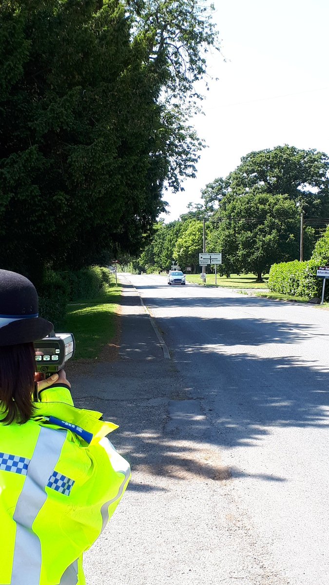 MalvernCops's tweet photo. Upton SNT have been conducting speed checks in Hanley Swan today. Nice to see all drivers were adhering to the 30mph speed limit, this includes our colleagues from @ThinkSaferRoads π. #MHRoads #RurralMatters 2449/6494 https://t.co/BELoD8GPVf