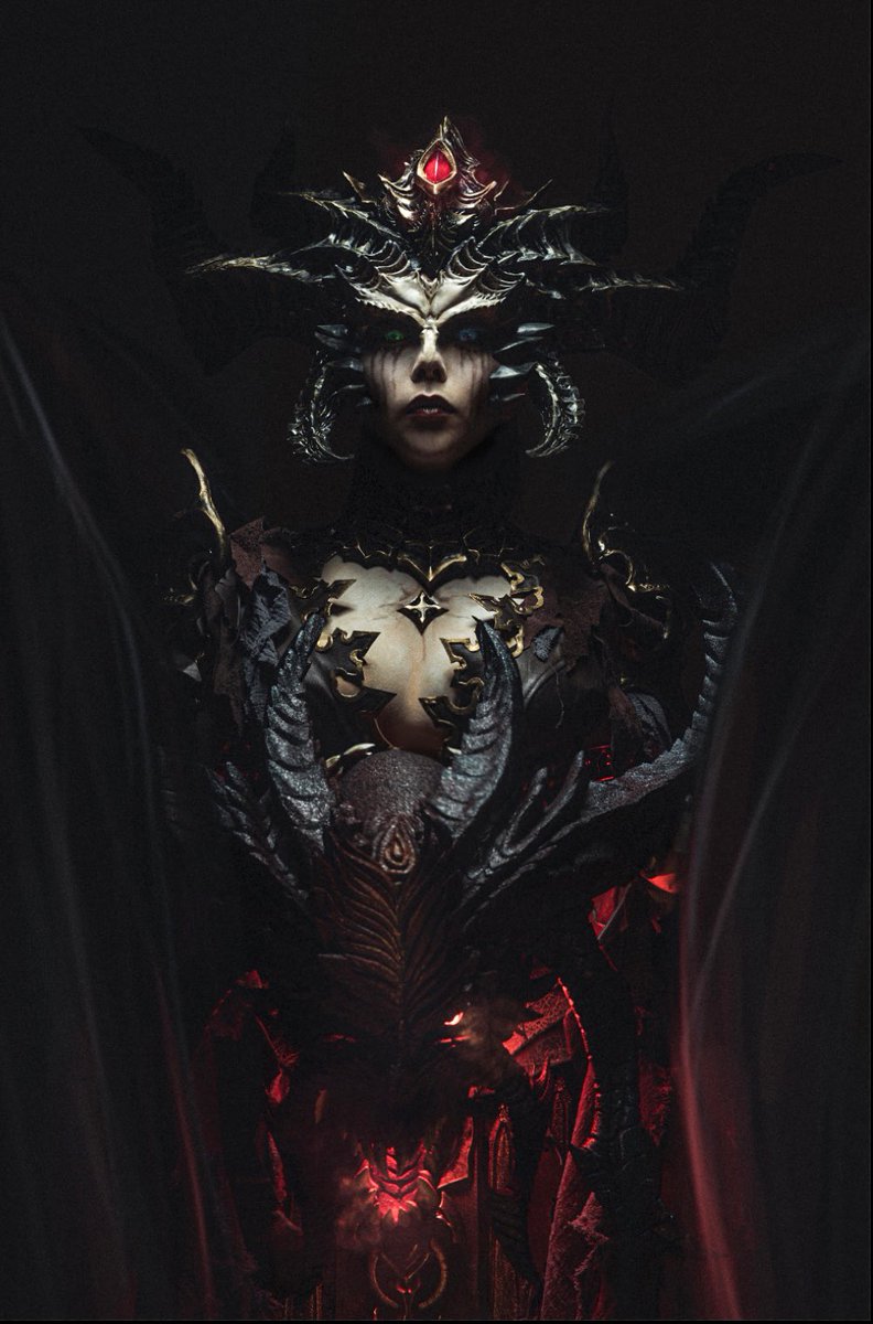 "By three they come...
Hail, Daughter of Hatred. Creator of Sanctuary. Hail...Lilith."

Diablo IV Lilith by me <a href="/MuyangTan/">木羊碳🌊</a> 
📸 by Zion <a href="/wooshiyong/">Zion_Woo</a> 

#Diablo #Diablo4 #blizzard #cosplay #lilith  #BlizzCon <a href="/Diablo/">Diablo</a> <a href="/Diablo_FR/">Diablo FR</a>   <a href="/Blizzard_Ent/">Blizzard Entertainment</a> <a href="/Diablo_FR/">Diablo FR</a>