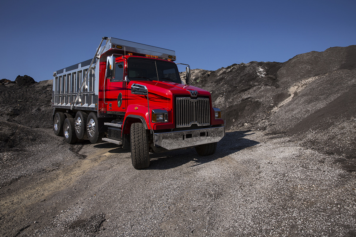 WstrnStarTrucks's tweet photo. This #4700SF dump is all about uptime. With @DemandDetroit #VirtualTechnician, you can count on critical engine fault data and diagnostics within minutes, keeping you informed and increasing your productivity. #KnowledgeIsPower Learn more: https://t.co/tf7uSYKW6U https://t.co/Ih7MZP3mA8