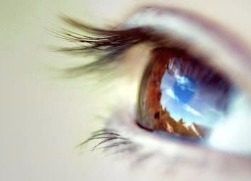 Небо воздух. Омут голубых глаз. Красивые женские глаза природа. Женские глаза в небе. Сияющие глаза.