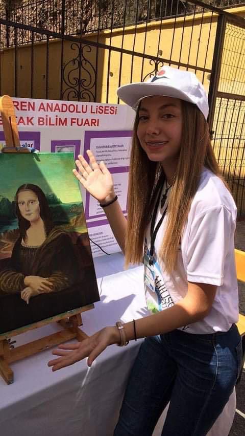What talented students we have!🤩🤩🤩”Last week in our ‘Mona Lisa’ discussion, Ilgaz Küçükakbulut shared with us that she painted & showcased her version of Mona Lisa too. We are so impressed😍🥰😍#ingilizcekonuşmakulübü #englishwtech #englishclub #ingilizcekonusuyorum
