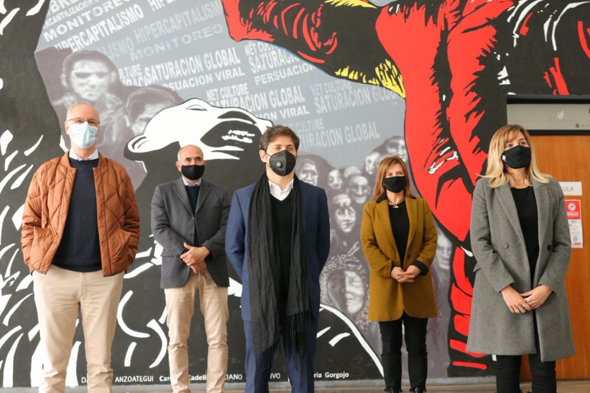 fsaintout's tweet image. Con el gobernador @Kicillofok y el ministro @DrDanielGollan visitamos el centro de telellamadas de @SaludBAP instalado en @PeriodismoUNLP.
A partir de la detección de casos de COVID-19, voluntarixs realizan un seguimiento de sus contactos estrechos para prevenir nuevos contagios.