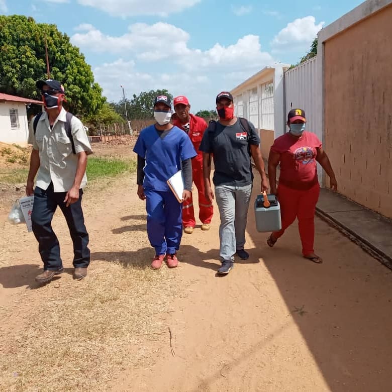 Mira_Venezuela's tweet photo. El motor dinamizador de @TupamaroMRT es el AMOR con que la militancia atiende al pueblo con trabajo en el barrio y en comunidades a través de la producción, territorializando nuestro accionar como ejemplo de lucha en construcción de un mundo libre de dominaciones.

#EsclavosNunca https://t.co/ijWk4V4Re6