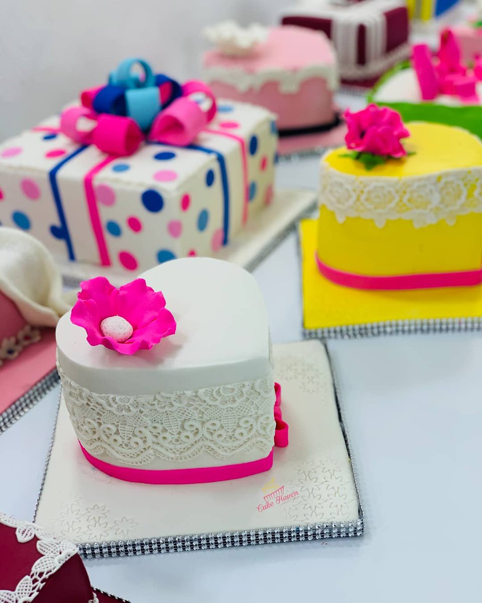 cakehavenphc's tweet photo. If you were a cake, what flavor would you be?π...Imagine being your favorite flavour, covered in your favorite colorππππ. How do you feel?πππππππ
#CakeHaven #Obaseki2020 #ForgiveUsTacha https://t.co/8NPmmokmOP