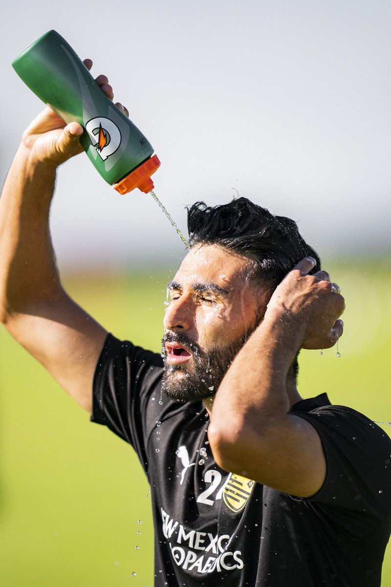 NewMexicoUTD's tweet photo. Apparently it’s “National Hydration Day” - to celebrate, you can try @mannyman36’s experimental form of external hydration (not recommended) or go with the tried and true method of drinking water.
#NMUnited #SomosUnidos #WeAreUnited https://t.co/RBHf0H4zoN