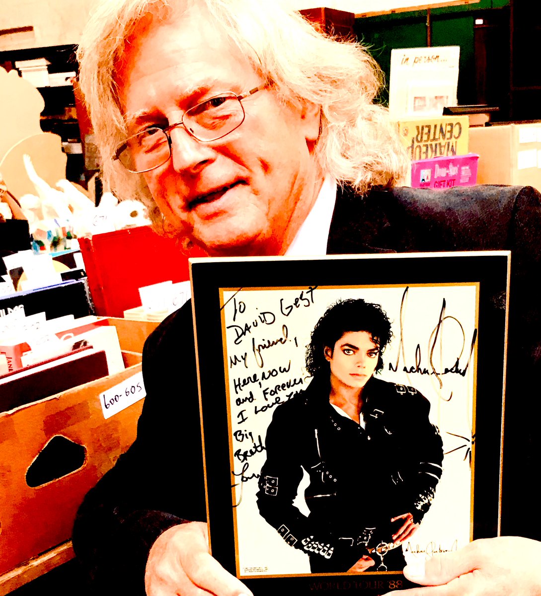 CatoCrane's tweet photo. .One of 900 Lots in the #DavidGuest Ultimate Personal Collection July 8 &amp; 9  - A Personally Signed Photograph by #MichaelJackson - Can You Estimate it’s Value ? View #Auction at #EasyLiveAuction.com @easyliveauction @paulm_presenter @AntiqueRoadTrip @ATG_Editorial @TomHall @CNN https://t.co/wOwvqoqUAz