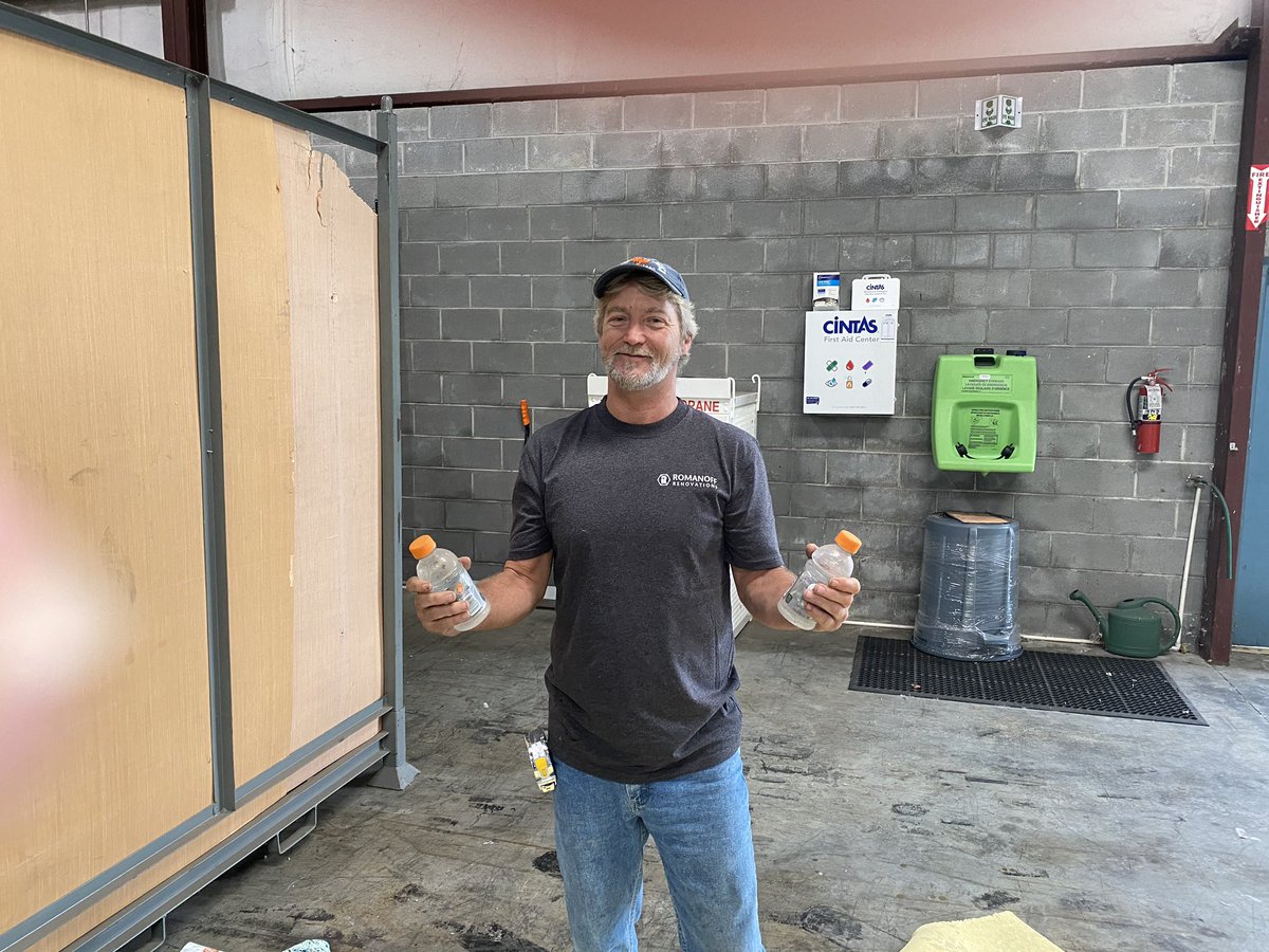 iamapeachscone's tweet image. Installer Appreciation Week here at #KnoxvilleRomanoff! We have the best guys on our team! #RomanoffReno
#stayhydrated @Gatorade @rromanoff @beckyinstallhap @realdoctorshawn @amygromanoff @superdave427 @LarissaGreenTHD