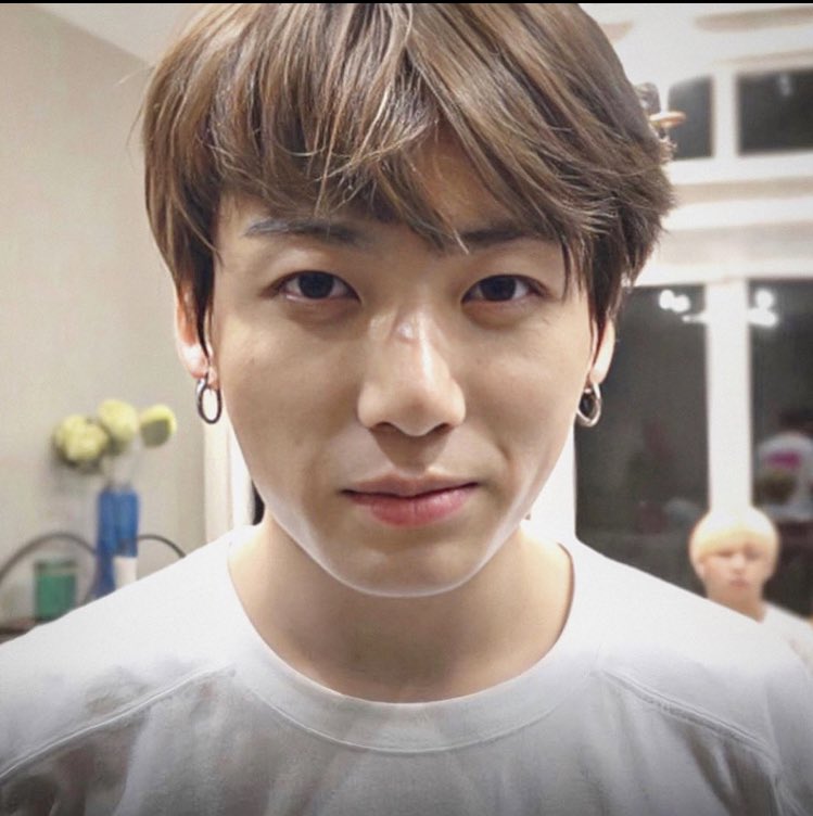 Jungkook‘s beauty from different angles, a thread  #JUNGKOOK    #KooktiddieCommittee  #KTCproject  #sisterwives  @BTS_twt