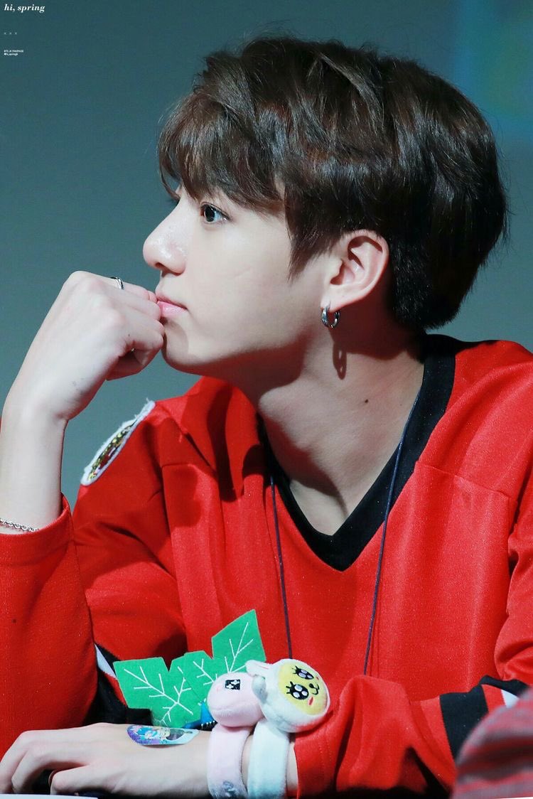 Jungkook‘s beauty from different angles, a thread  #JUNGKOOK    #KooktiddieCommittee  #KTCproject  #sisterwives  @BTS_twt