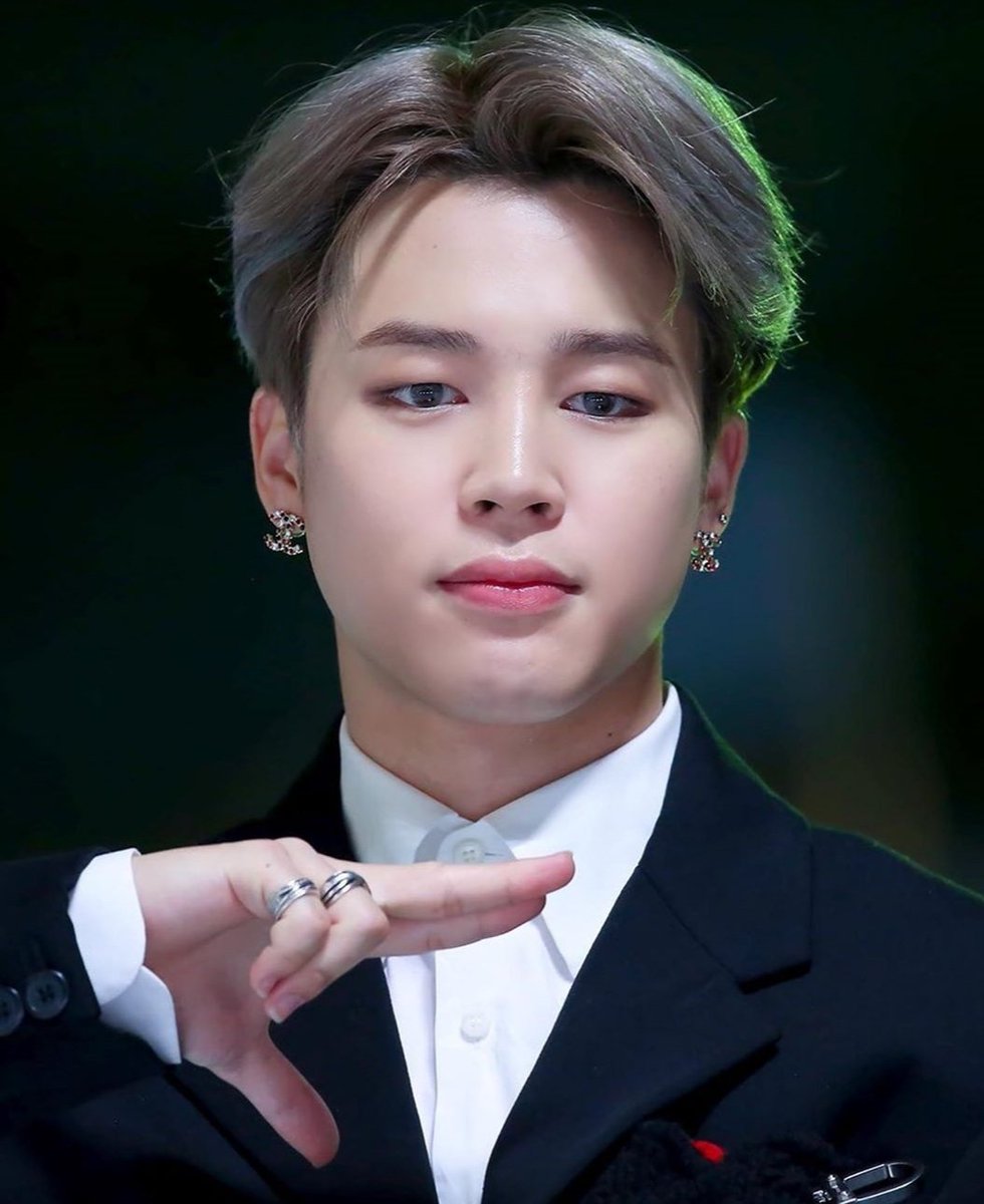 Park Jimin is the "prince charmant" in every princess story .. ♡-A thread