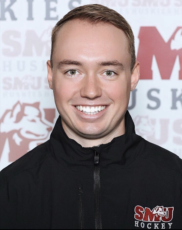 QMJHL's tweet photo. Shout out to @SJSeaDogs alumnus and current @SMUHuskies d-man Adam Bateman on graduating with a Bachelor of Commerce Degree from @smuhalifax! 

The #QMJHLFoundation grant recipient even earned himself a "summa cum laude" distinction thanks to his 4.01 GPA!
👏👨‍🎓 https://t.co/3cxWJrtME9